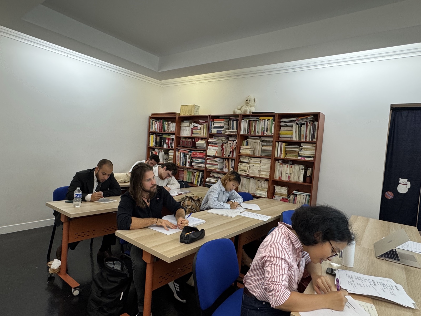 Élèves en cours de chinois au Centre Culturel Chinois de Parisg